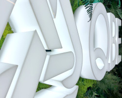 QBE illuminated reception sign