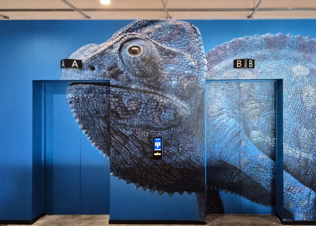 2degrees chameleon wall mural